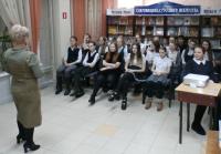 6а класс гимназии №8 города Ангарска на библиотечном уроке в отделе искусств
